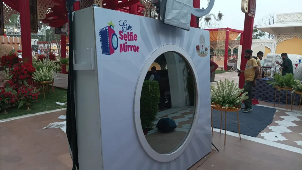 Elite Mirror Photobooth setup and visual reference 3 by Magik Touch